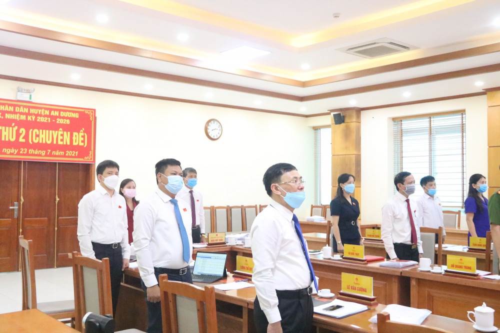 Kỳ họp được tổ chức trực tuyến tại 2 điểm cầu nhằm đảm bảo công tác phòng chống dịch Kỳ họp được tổ chức trực tuyến tại 2 điểm cầu nhằm đảm bảo công tác phòng chống dịch