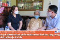 Phó Chủ tịch UBND thành phố Lê Khắc Nam đi thăm, tặng quà gia đình chính sách tại huyện An Lão