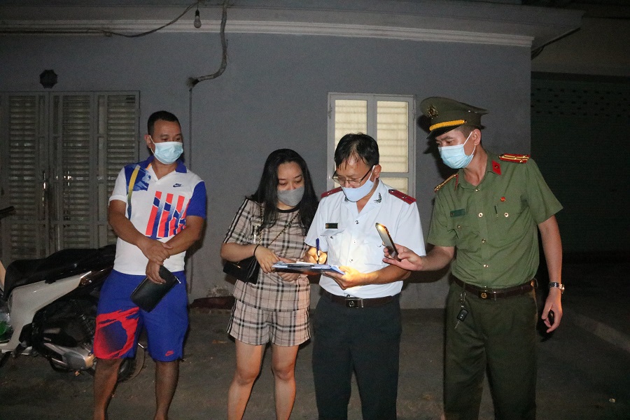 Tổ kiểm tra phối hợp với lực lượng CAH An Dương kiểm tra tại các tuyến đường xã An Đồng