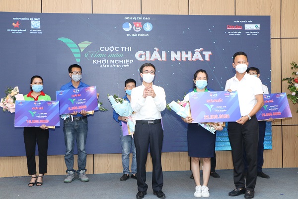 Ban tổ chức trao giải vòng Chung kết cuộc thi “Ươm mầm Khởi nghiệp Hải Phòng” năm 2021