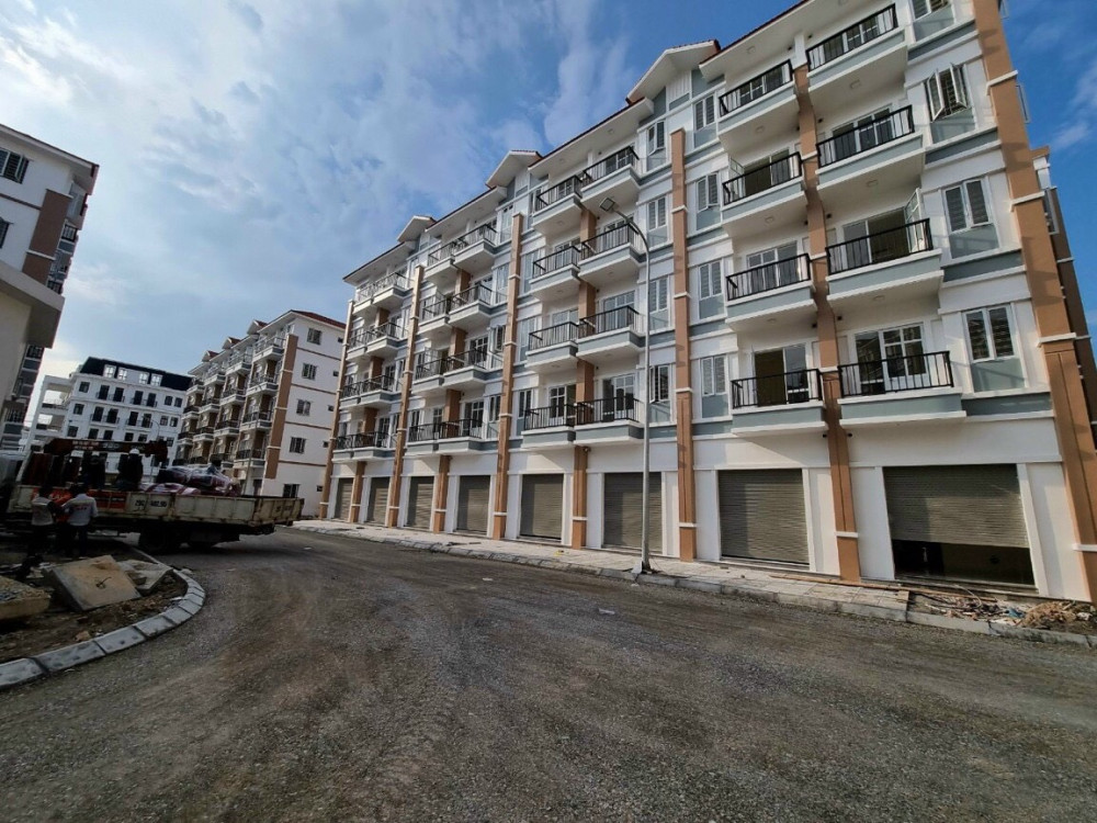 Hiện các nhà thầu tập trung hoàn thiện hệ thống đường, vỉa hè để bàn giao cho chủ đầu tư Hiện các nhà thầu tập trung hoàn thiện hệ thống đường, vỉa hè để bàn giao cho chủ đầu tư