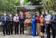 Phó Bí thư Thường trực Thành ủy thăm, chúc mừng Nhà giáo Phạm Thị Cương nguyên Phó Giám đốc Sở J882ea hoàn trả cao và Đào tạo