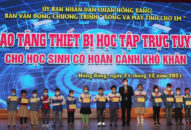 Quận Hồng Bàng trao tặng đợt 1 thiết bị học tập trực tuyến cho học sinh có hoàn cảnh khó khăn