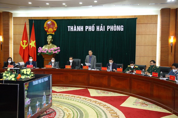 Chủ tịch UBND thành phố Nguyễn Văn Tùng, Trưởng Ban Chỉ đạo phòng chống dịch Covid-19 thành phố chủ trì Hội nghị. Dự và chỉ đạo Hội nghị có đồng chí Trần Lưu Quang, Bí Thư Thành ủy, Trưởng Đoàn đại biểu Quốc hội thành phố