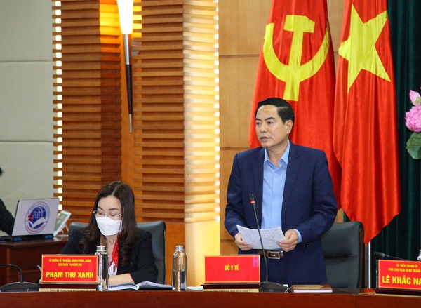 Đồng chí Phan Huy Thục, Phó Giám đốc Sở y tế phát biểu tại hội nghị