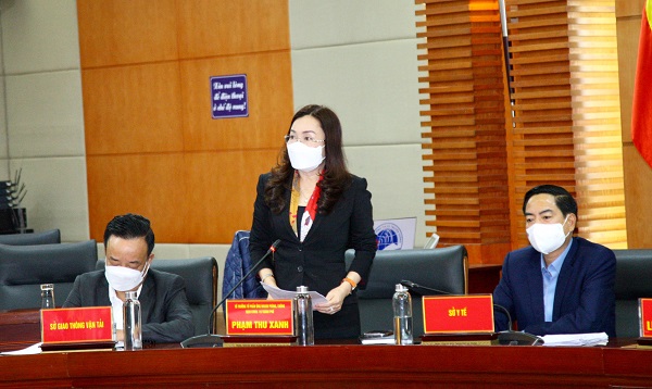 Đồng chí Phạm Thu Xanh, Tổ trưởng Tổ Phản ứng nhanh phòng, chống dịch Covid-19 thành phố phát biểu tại hội nghị
