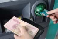 Tỷ lệ rút tiền mặt qua ATM của người dân giảm mạnh