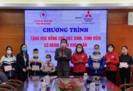 40 em học sinh, sinh viên nghèo vượt khó được nhận học bổng với tổng trị giá 170 triệu đồng