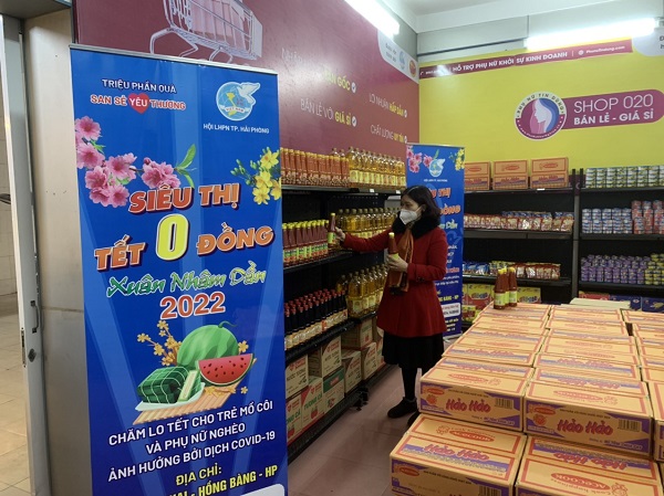 Hội LHPN thành phố tổ chức tiếp nhận hỗ trợ chương trình mang Tết đến cho trẻ em mồ côi và phụ nữ nghèo qua “siêu thị 0 đồng” từ 14h ngày 10-1 đến hết ngày 19-1