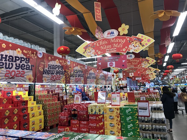 Phong phú các mặt hàng Tết được bày bán tại siêu thị MM Mega Market