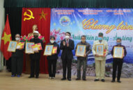 Chương trình “Xuân biên phòng ấm lòng dân biển” tặng cờ Tổ quốc, ảnh Bác Hồ và quà Tết cho 200 hộ gia đình trên địa bàn khu vực biên giới biển quận Đồ Sơn