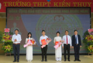Lần đầu tiên Huyện ủy Kiến Thụy kết nạp 6 Đảng viên là học sinh ưu tú