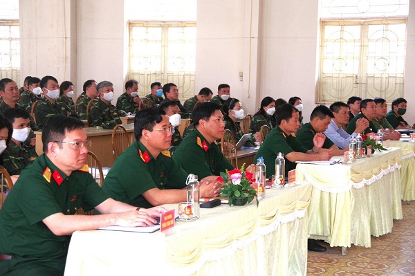 Các đại biểu tham dự Lễ Khai giảng lớp bồi dưỡng kiến thức quốc phòng và an ninh