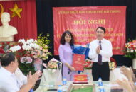 UBND thành phố công bố Quyết định về công tác cán bộ tại Trung tâm Y tế Quận Lê Chân và quận Hồng Bàng
