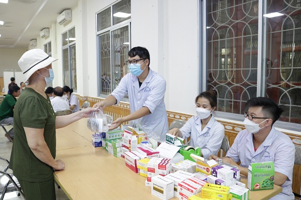 Bệnh viện hữu nghị Việt Tiệp tổ chức buổi khám bệnh và cấp thuốc miễn phí cho gần 100 đối tượng chính sách trên địa bàn quận Lê Chân