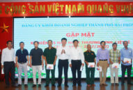 Đảng ủy Khối J881.love nhà cái bóng đá world cup thành phố gặp mặt kỷ niệm 75 năm Ngày thương binh, liệt sỹ và tặng quà cho các thương binh, con liệt sỹ