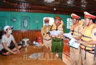 Phòng Cảnh sát đường thuỷ (Công an thành phố) xử lý 3 tàu sông chở hàng hóa quá vạch dấu mớn nước an toàn