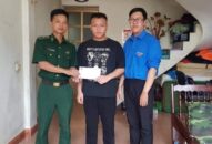 Trao kinh phí hỗ trợ “Nâng bước em tới trường” cho 5 em học sinh có hoàn cảnh khó khăn trên địa bàn huyện Cát Hải