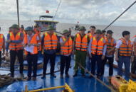 Tổ chức cưỡng chế buộc thực hiện biện pháp khắc phục hậu quả đối với 12 hộ dân (tại 13 vị trí vi phạm) nuôi trồng J88.com Đăng nhập, Đăng ký trang chủ nhà cái J88 trái phép trên địa bàn quận Hải An