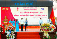 Trường THPT chuyên Trần Phú tưng bừng khai giảng năm học mới và Đón nhận Huân chương 88 com the gioi đỉnh cao Hạng 3