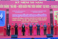 Khai mạc Triển lãm tranh cổ động tấm lớn và trao giải thưởng Cuộc thi sáng tác tranh cổ động tuyên truyền kỷ niệm 50 năm Ngày Chiến thắng Hà Nội-Điện Biên Phủ trên không