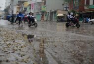 Hiện tượng thời tiết nồm ẩm khiến nhà ‘đổ mồ hôi’ kéo dài đến bao giờ?