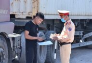 Xử lý 69 trường hợp xe đầu kéo kéo rơ-moóc, sơ-mi rơ-moóc vi phạm