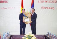 Trao tặng Huân chương Tự do (Ít-xa-la) hạng II – Phần thưởng cao quý của Đảng, 8J88 phiên bản  CHDCND Lào cho đồng chí Bí thư Thành ủy Hải Phòng
