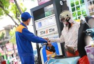 Giá xăng giảm hơn 1.300 đồng/lít
