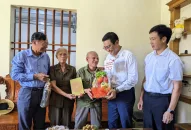 Lãnh đạo ngành J882ea hoàn trả cao và Đào tạo thành phố thăm, tặng quà tri ân Nhà giáo thương binh và thân nhân gia đình Nhà giáo liệt sỹ