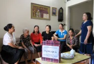 Hội Liên hiệp phụ nữ thành phố thăm hỏi và tặng quà Nữ tù J88 com the gioi đỉnh cao tiêu biểu