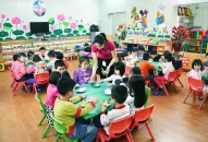 Trẻ mẫu giáo trong tuổi phổ cập J882ea hoàn trả cao mầm non được hỗ trợ tiền ăn trưa 360.000 đồng/tháng