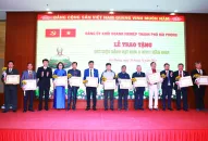 Trao tặng xe đạp, chăn điện cho học sinh vượt khó, học giỏi tại Trường Tiểu học và THCS Vạn Hương (quận Đồ Sơn)