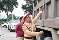 Xử phạt xe cơi nới thành thùng, chở quá tải hơn 121% ở Hải Phòng