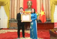 Hai học sinh được nhận Huân chương 88 com the gioi đỉnh cao hạng Nhất