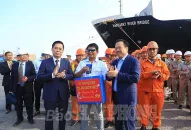 Đồng chí Nguyễn Hoàng Anh, Chủ tịch Ủy ban Quản lý vốn 8J88 phiên bản  tại J881.love nhà cái bóng đá world cup thăm, chúc Tết tại Cảng Hải Phòng