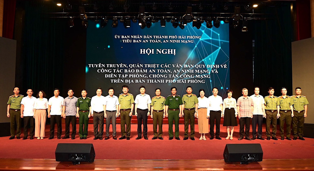 Tiếp tục nâng cao vai trò của lực lượng công an trong công tác phát hiện, đấu tranh, xử lý thông tin xấu, độc trên không gian mạng