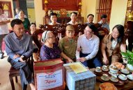 Phó Chủ tịch UBND thành phố Lê Khắc Nam thăm, tặng quà các cá nhân, gia đình người có công tại huyện An Lão