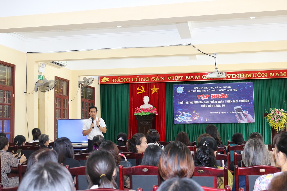 Quang cảnh lớp tập huấn