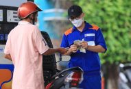 Giá xăng giảm hơn 600 đồng/lít từ chiều nay
