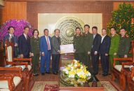 Lãnh đạo thành phố thăm, chúc Tết các đơn vị làm nhiệm vụ trong đêm Giao thừa Tết Nguyên đán Ất Tỵ
