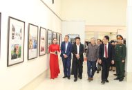Khai mạc Triển lãm ảnh, tư liệu, cụm cổ động hưởng ứng Ngày Quốc tế Hạnh phúc 20/3