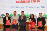Công bố các Quyết định về sắp xếp, tổ chức bộ máy và công tác cán bộ của các phòng tại Văn phòng Thành ủy