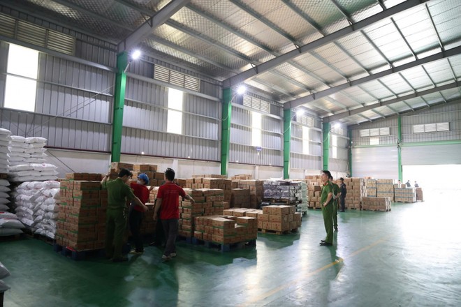 Phát hiện công ty sản xuất mì chính, bột nêm, dầu ăn giả số lượng cực lớn