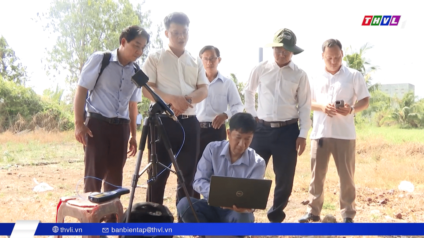 Hoạt động đo kiểm phơi nhiễm trường điện từ tại khu vực trạm BTS với sự giám sát của Trung tâm Đo lường Chất lượng Viễn thông đại diện cho Cục Viễn thông