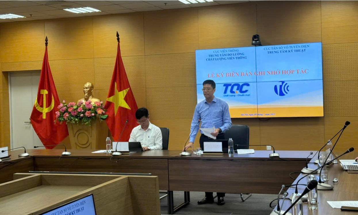 Ông Nguyễn Thành Chung - Cục trưởng Cục viễn thông phát biểu chỉ đạo tại buổi lễ