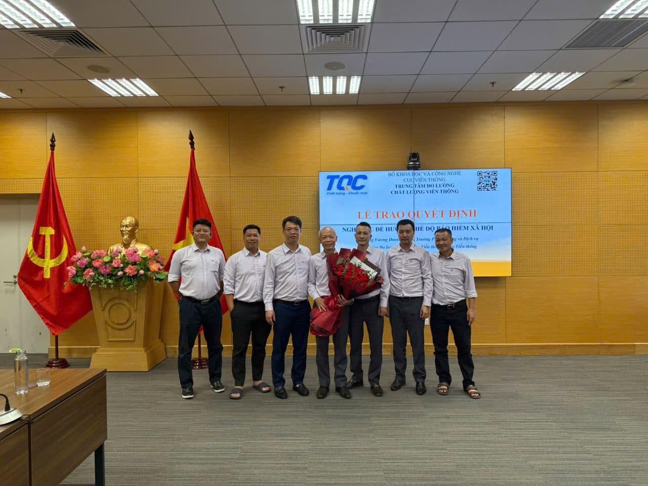 Phòng KĐ chụp hình lưu niệm cùng anh Minh