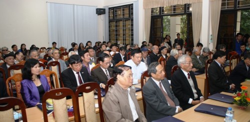 13-11-27 HoiThao 1