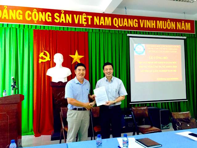 16-04-26 Trao QD Huong