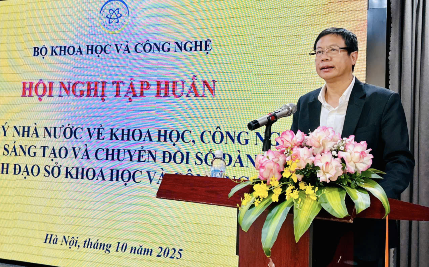 Hoàn thiện hành lang pháp lý, tạo nền tảng mới cho khoa học, công nghệ và đổi mới sáng tạo phát triển
